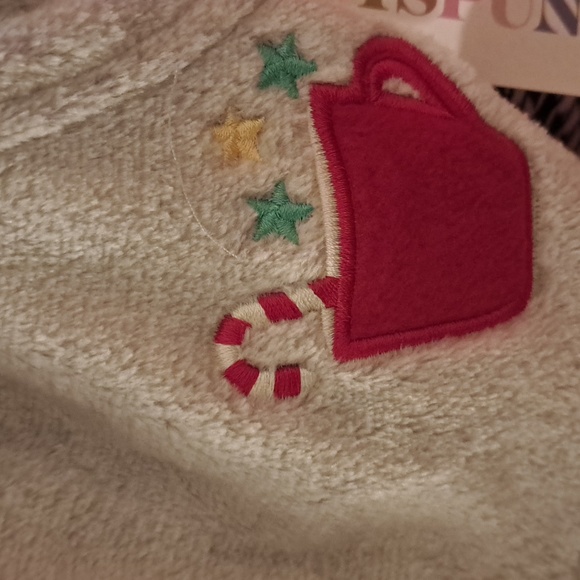 NWT HOLIDAY SWEATSHIRT - Picture 11 of 11